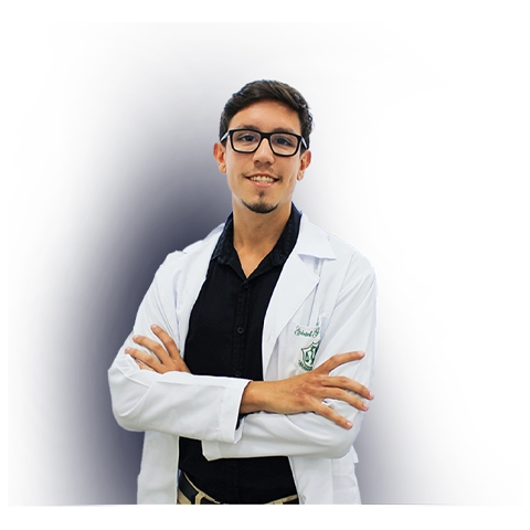 Fotto do nutricionista Gabriel Grandin, utilizando um jaleco branco. Sem fundo.